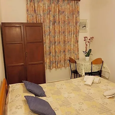Trianon - Old Town Hostel