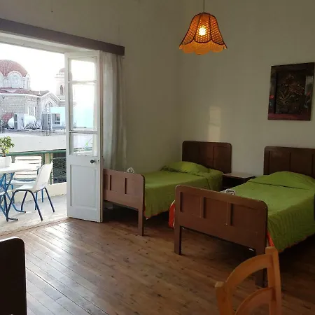 بيت شباب Trianon - Old Town