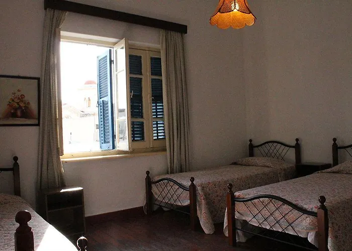 Hostel Trianon - Old Town Paphos