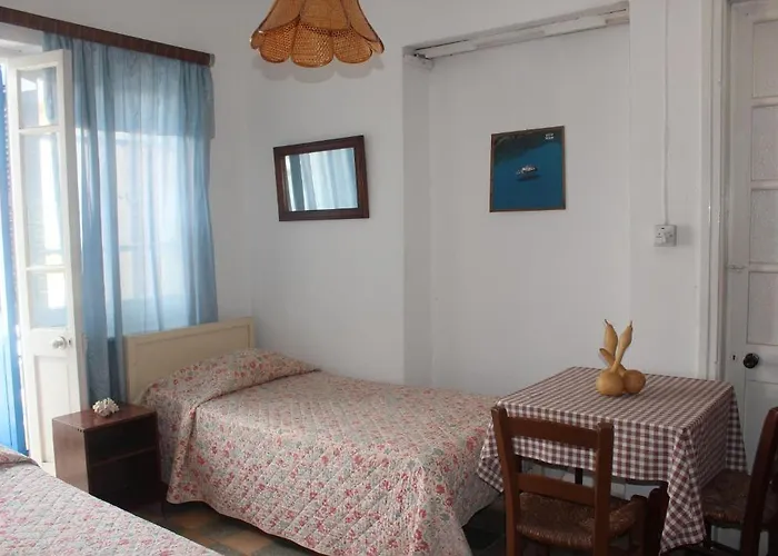 Trianon - Old Town Hostel *