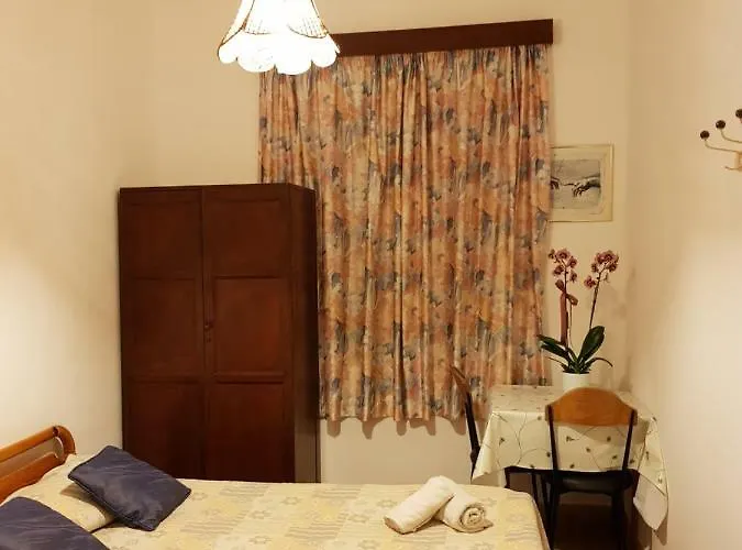 Trianon - Old Town Hostel *