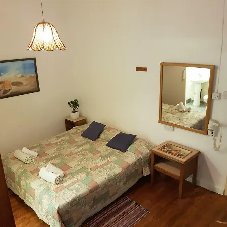 Trianon - Old Town Hostal *