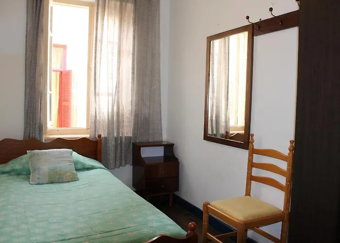 Trianon - Old Town Hostal Paphos