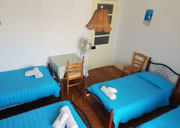 Trianon - Old Town Hostal *